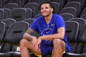 填满数据栏！56号秀理查德9中5拿到12分4板3助3断1帽