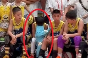 中国篮球的希望！NYBO总决赛超耐斯惜败文艺二校 小菜鸡泪洒球场