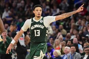 追梦：我的小兄弟罗林斯的比赛看着很美妙 他打球的节奏从不慌乱