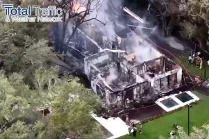 🙏当地媒体:热火主教练斯波的家遭遇火灾 房子被大火完全烧毁