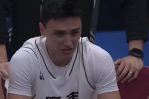 广东全运男篮U22组别夺冠!被替换下场的于米提在替补席激动落泪
